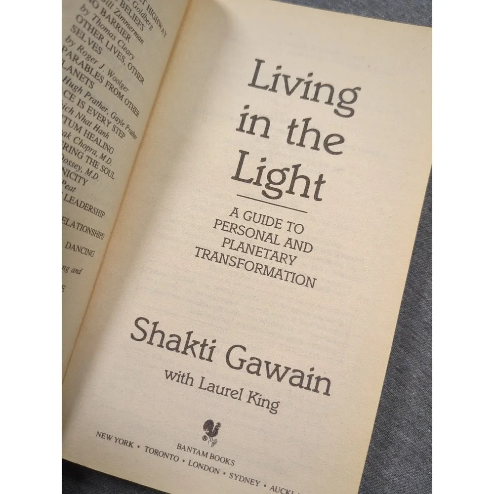 1993 Living In The Light‎ Shakti Gawain VTG Bantam Books Paperback 1st Printing